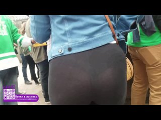 peeping a large female butt in leggings